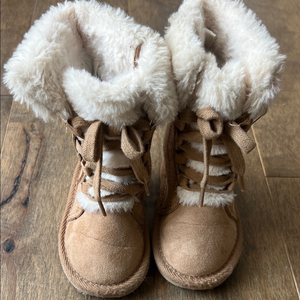 EUC old Navy toddler Boots size 6